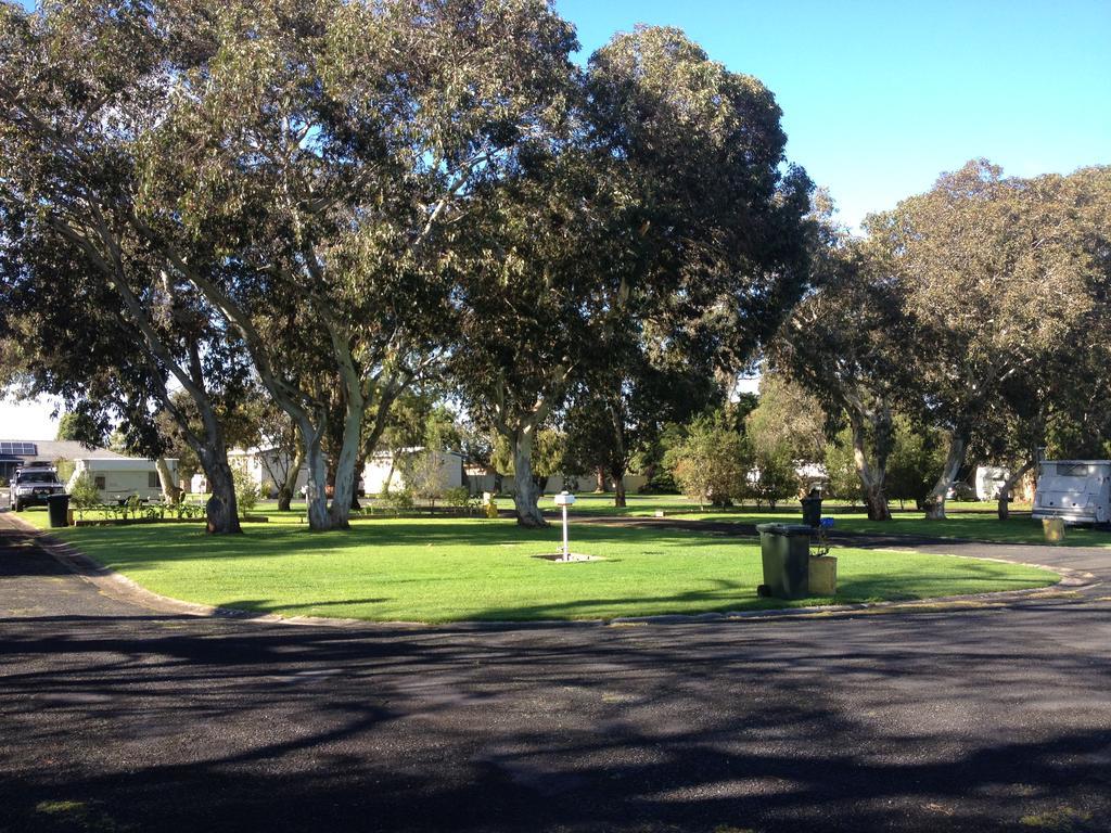 Millicent Lakeside Caravan Park Hotel Exterior photo